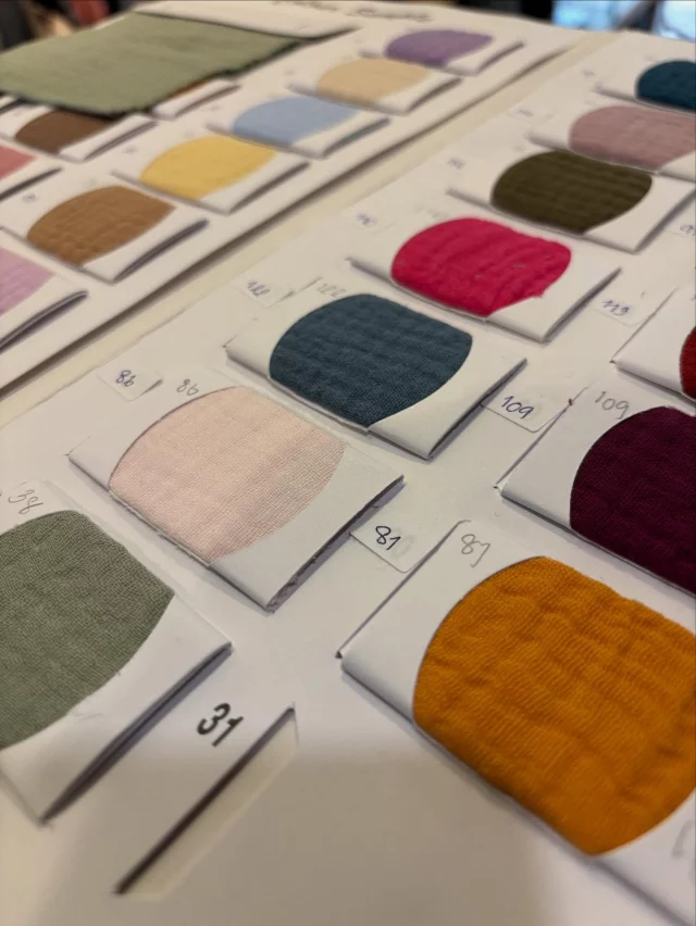 明日10月7日（火）は店舗NiCOはお休みとなります🙇‍♀️
よろしくお願いします。

タイから注文していたダブルガーゼの生地も無事に届きそうです🩷
また、新色も制作予定です🌈
お楽しみに✨✨✨